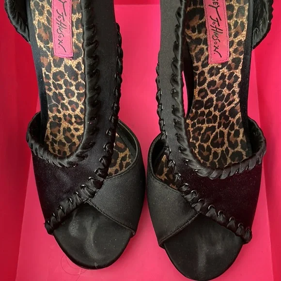 ✨Reduced BETSEY JOHNSON heels - sexy black satiny fabric and looked black ribbon - Picture 6 of 11